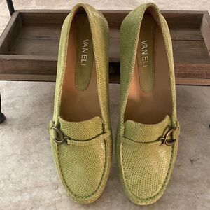 VANELI Italian Green Embossed Driving  Loafers Size 9